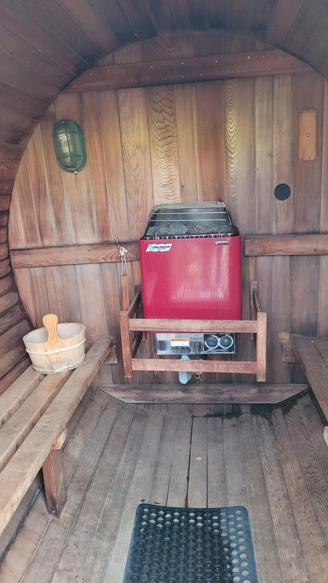Angel Cottage With A Sauna Or The Cozy With A Jacuzzi Tub, Both Are Studios With A View Of Mount Shasta Oda fotoğraf